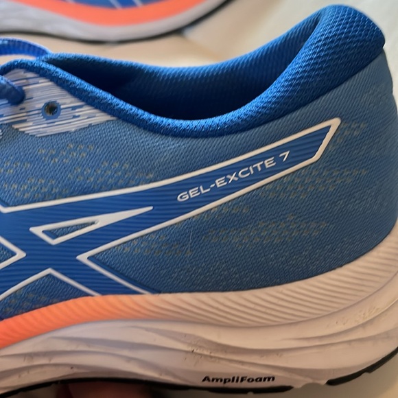 ASICS amplifoam running shoes - Picture 3 of 4